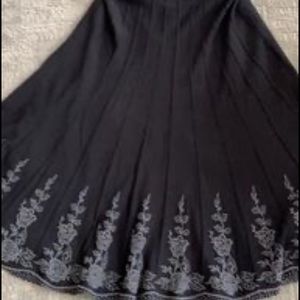 Petite size 12 lined skirt, black with gray design details. No buttons no zipper
